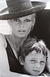Brigitte Bardot et son fils Nicolas Charrier en 1967
