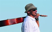 Claudio Zoli, príncipe da soul music brasileira, celebra 35 anos de ...