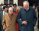 Francois Mitterrand Und Helmut Kohl In Verdun - Handschlag zwischen ...