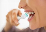 4個天然方法美白牙齒 用梳打粉刷牙可以去污漬？ | 新浪香港