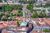 Lübeck von oben - Holstentor in der Innenstadt des Altstadt - Zentrums ...