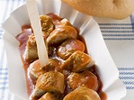 Currywurst mit Brötchen Rezept | EAT SMARTER