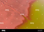 Neszmély, Hungría - Vista aérea de la superficie de barro rojo sequía ...