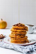 Healthy Pumpkin Pancakes {Easy and FLUFFY} – WellPlated.com