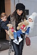 Photo : Amal Clooney est de sortie avec ses deux enfants Ella et ...
