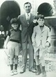 Meyer Lansky with his sons Paul and Buddy. | Mafia gangster, Mobster ...