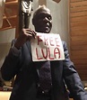 Ator Danny Glover faz manifestação por Lula Livre