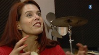 Elisabet Maistre, chanteuse et multi-instrumentiste de Dionysos - YouTube