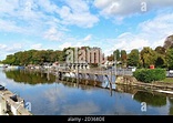 Weir at Molesey Lock, River Thames, Hampton Court, East Molesey, Surrey ...