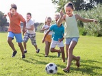 Beneficios que aporta al niño jugar futbol ¡Lo que debes saber!