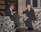 Richard Nixon conducts a cosy talk with Harold Wilson | History of a ...