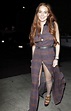 EGO - Sem calcinha? Lindsay Lohan usa vestido com fenda e mostra demais ...