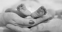 Parents share heartbreaking photographs of them cuddling stillborn ...