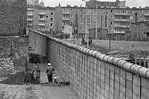 The story of Berlin Wall in pictures, 1961-1989 - Rare Historical ...