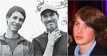 Apple Icon Steve Jobs and his children. Have a look!