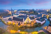 Horizonte del casco antiguo de la ciudad de Luxemburgo desde la vista ...