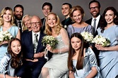 Jerry Hall und Rupert Murdoch posten Hochzeitsfoto mit ihrer Patchwork ...