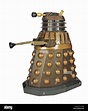 Dalek aislado sobre un fondo blanco Fotografía de stock - Alamy