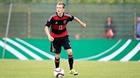 Jan-Niklas Beste vom BVB: Außenverteidiger mit Offensivdrang :: DFB ...