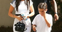 Kourtney Kardashian et son fils Mason à Calabasas, le 1er août 2017 ...