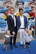 Neil Patrick Harris, David Burtka y sus hijos en la premiere de 'Los Pitufos 2' en Los Angeles ...