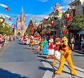 PHOTOS and VIDEOS! Check Out the Christmas Eve Crowds in Disney World ...