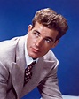 FILM AND TELEVISION ACTOR GUY MADISON - 8X10 PUBLICITY PHOTO (BB-767)