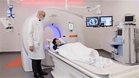 Bilder in Rekordzeit: Hochmodernes CT-Gerät am UKM installiert - YouTube