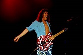 [100+] Fondos de fotos de Eddie Van Halen | Wallpapers.com