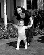 Lovely Vintage Photos of Classic Stars With Their Children | Vintage ...