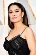 Salma Hayek muestra cómo usar un vestido caftán corto ideal para ...