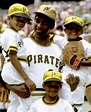 Roberto Clemente poses with his sons Luis Roberto,... - SI Photo Blog
