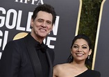 Jim Carrey presenta a su novia Ginger Gonzaga a lo grande