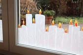 Weihnachtliche Fensterdeko: Transparentpapier-Kerzen basteln - Lavendelblog