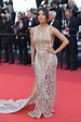 Eva Longoria cierra Cannes 2023 con un encendido vestido rojo y sandalias