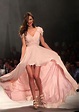 Miranda Kerr encanta en desfile | El Economista | Mejor vestido ...