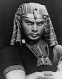 File:Actor Yul Brynner in The Ten Commandments (1956).jpg - Wikimedia ...