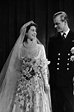 A história por trás do vestido de noiva da Rainha Elizabeth II - Vogue ...