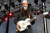 Buckethead guitarrista explica por que usa máscara e balde na cabeça ...