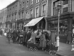 Photographs of Portobello Road in 1950 - Flashbak