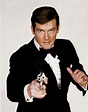 Poster de James Bond Roger Moore - acheter Poster de James Bond Roger ...