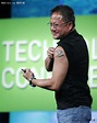 alhorn - 黃仁勳手臂上那個 nVidia 商標刺青是真的啦，他這回在 GTC 2010 科技大會上秀出來，還有媒體以為是以假亂真的 ...