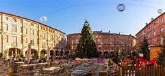 Lugar Nacional En Navidad Visto Desde Las Arcadas En Montauban En El ...