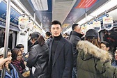 黃曉明北京坐地鐵 - 東方日報