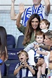Sara Carbonero con sus hijos Martín y Lucas apoyando a Iker Casillas ...