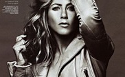 Jennifer Aniston, semi-topless in revista Elle