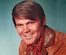 Glen Campbell Biography - Facts, Childhood, Family Life & Achievements