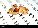 Symbolbild Eherecht, Ehevertrag - symbolic for marriage Stock Photo - Alamy