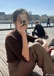 李嫣塞纳河畔拍照， 王菲也在巴黎现身，母女一起国外旅游！