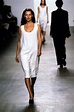 Ikonisch: 21 Bilder von Kate Moss Calvin Klein Runway in den 90ern ...